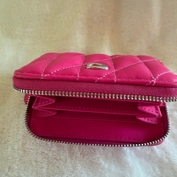 Coach Essential Small Zip Around Card Case with Pillow Quilting Dragonfruit Pink - Picture 12 of 12